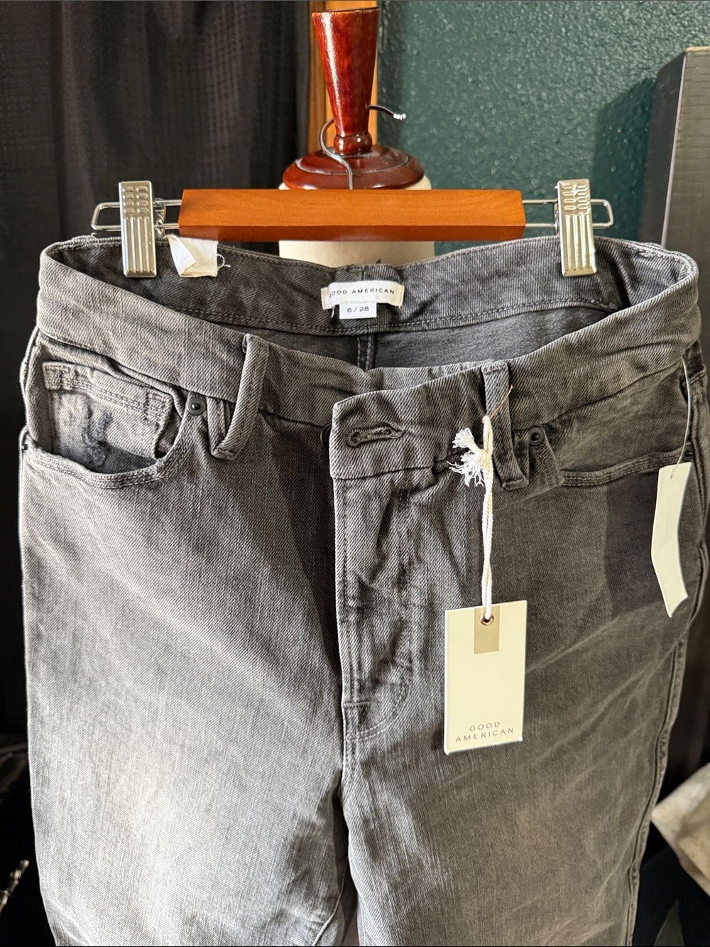 Good American women’s Grey Jeans - Classic Straight Fit